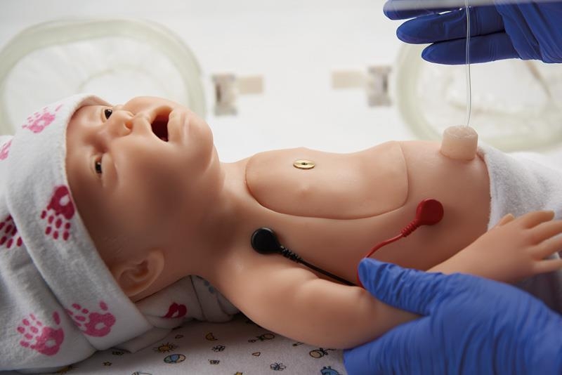 Baby C.H.A.R.L.I.E. Simulator zur neonatalen Wiederbelebung ohne EKG