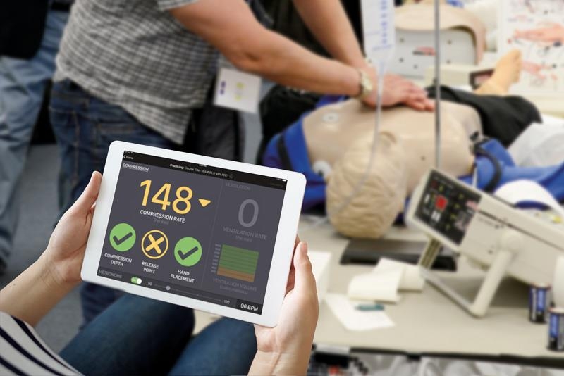 CPR Metrix Kontrollbox und iPad für CRISIS und CPARLENE Übungspuppen